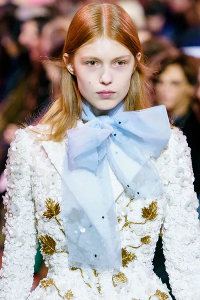 Look 11